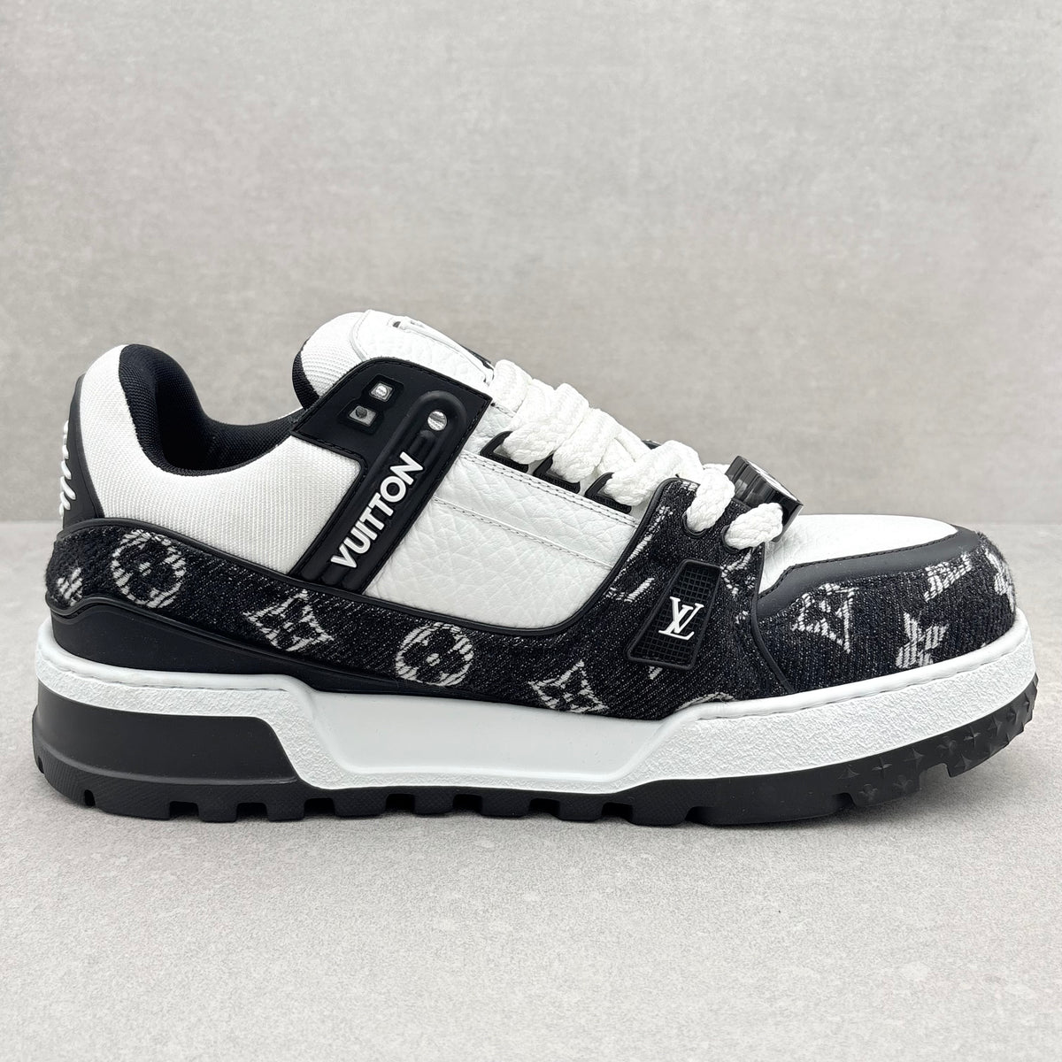 Louis Vuitton Denim Monogram Maxi Trainer Black White — photo 10