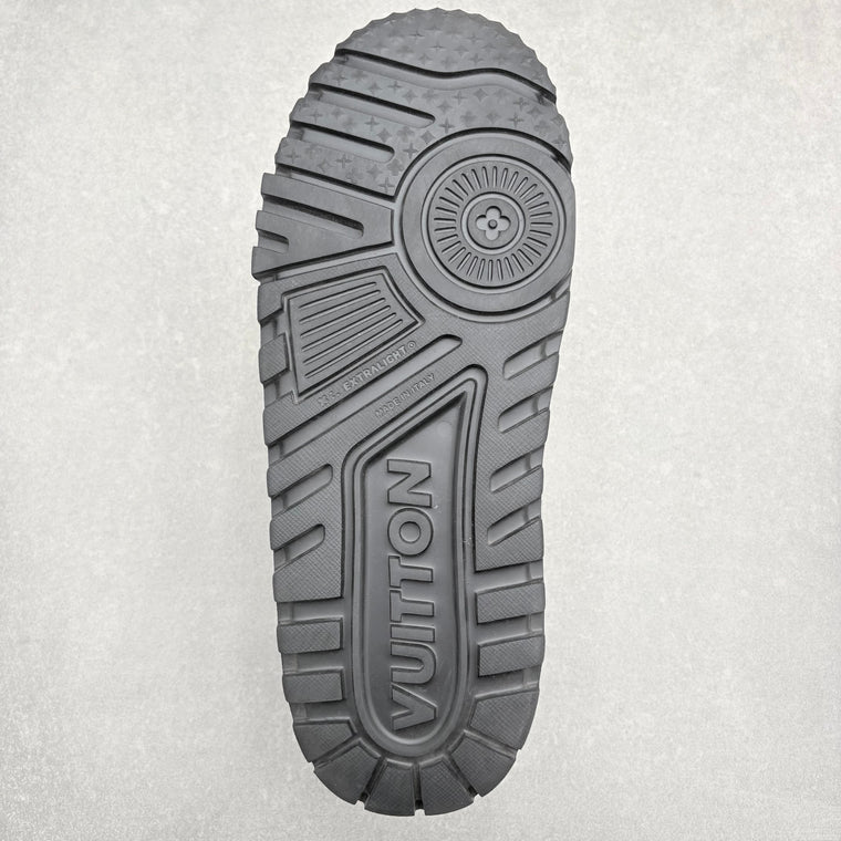 Louis Vuitton Denim Monogram Maxi Trainer Black White — photo 7