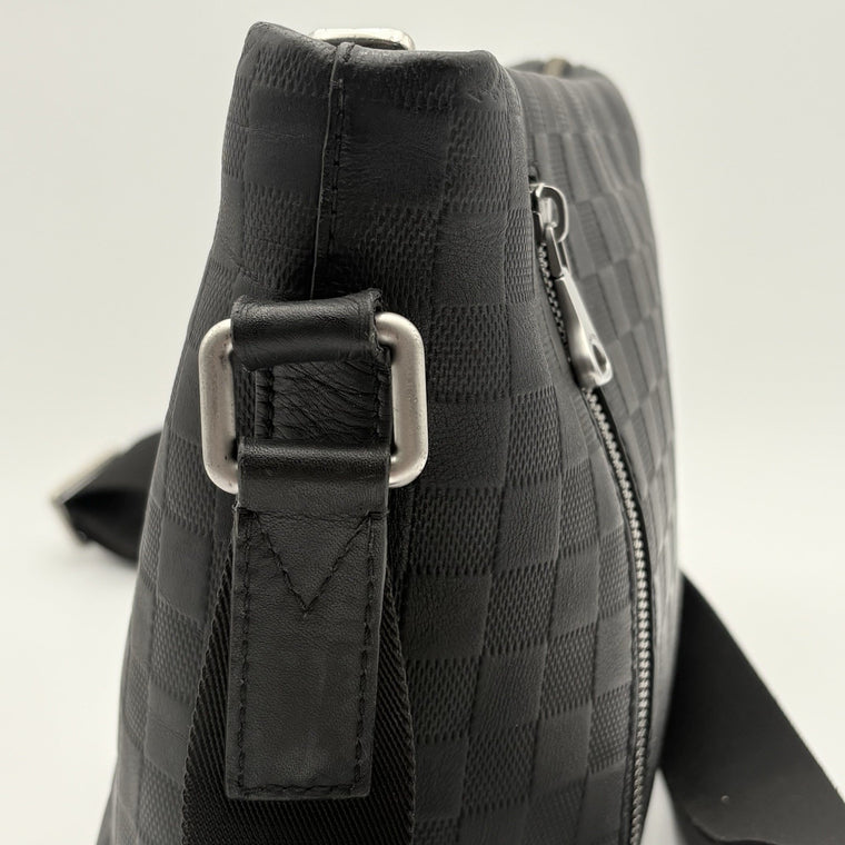 Damier Infini Discovery Messenger Bag MM Onyx Black — photo 5