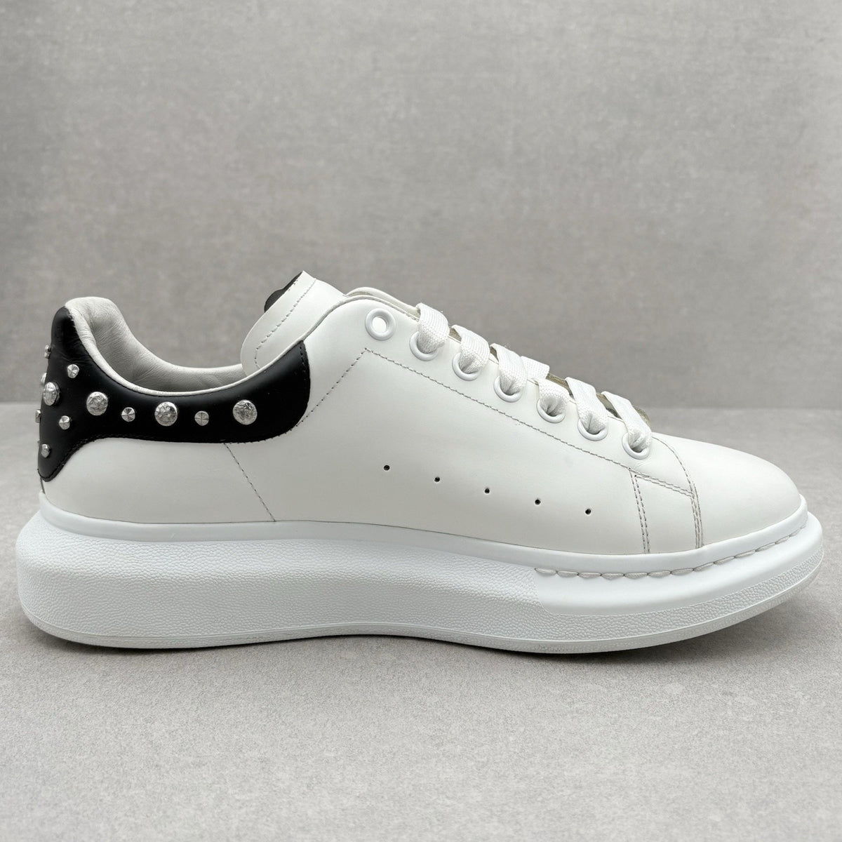 Studded Oversized Sneaker White Black — photo 9