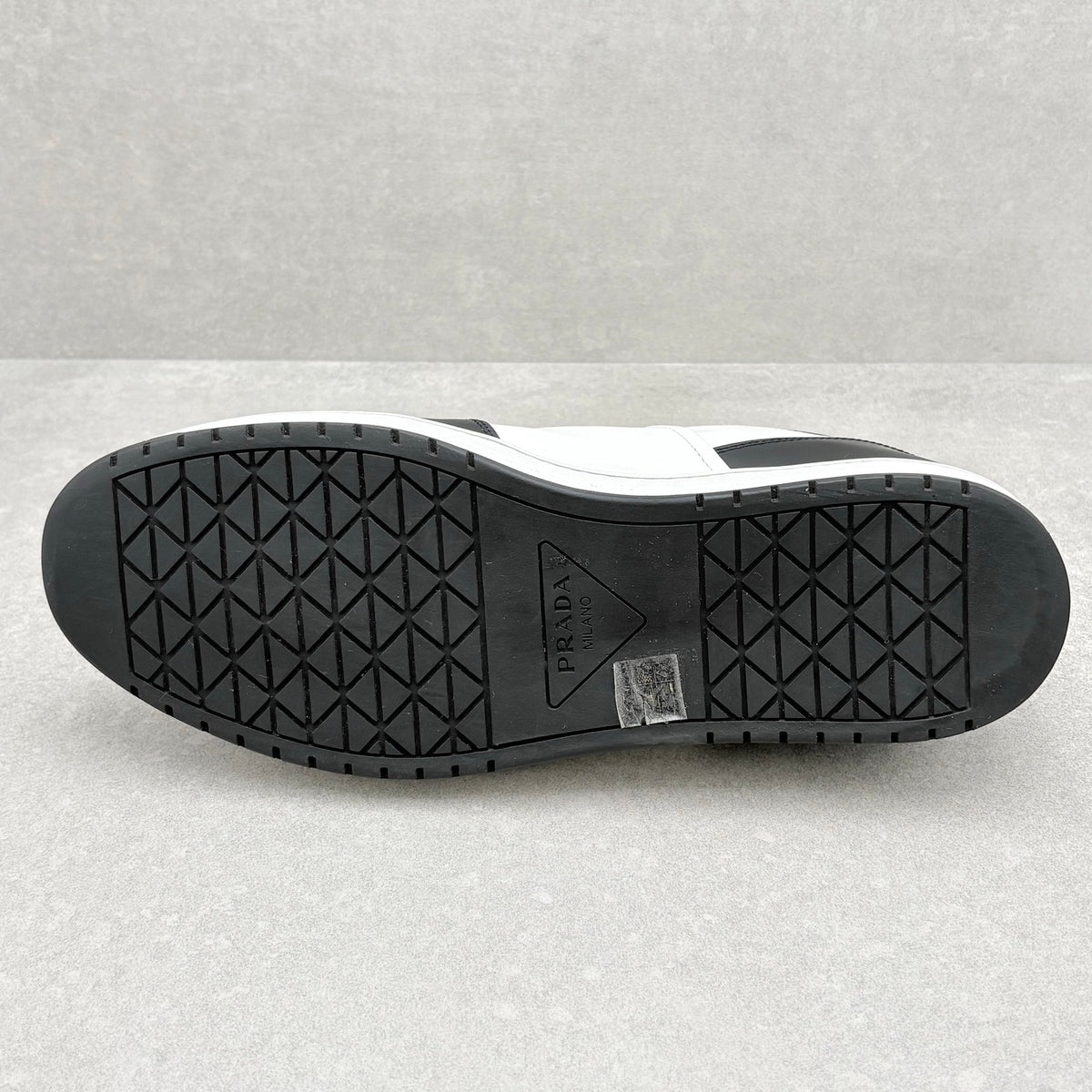 Downtown Low Leather Sneaker Black White — photo 6
