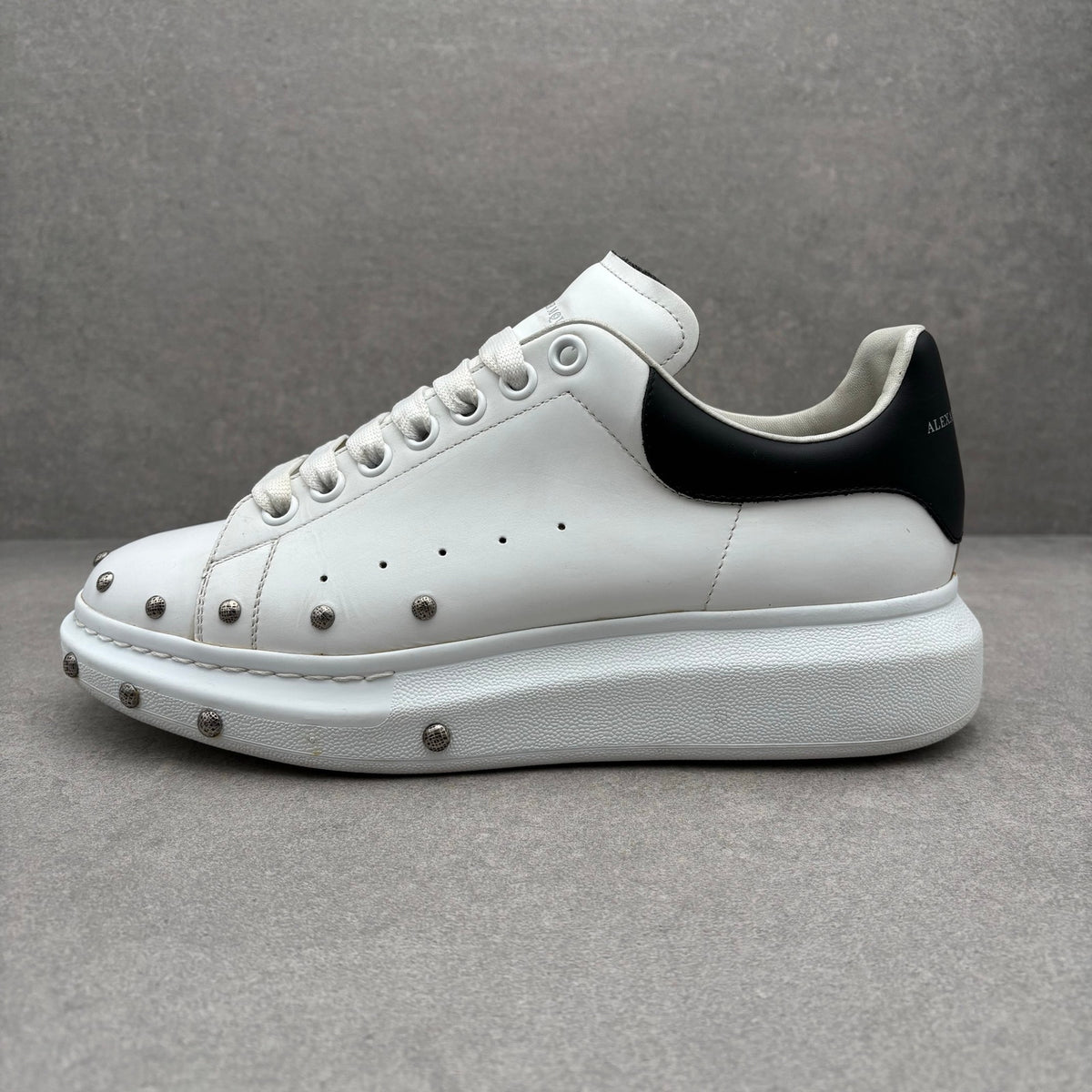 Oversized Studded White Black — photo 8