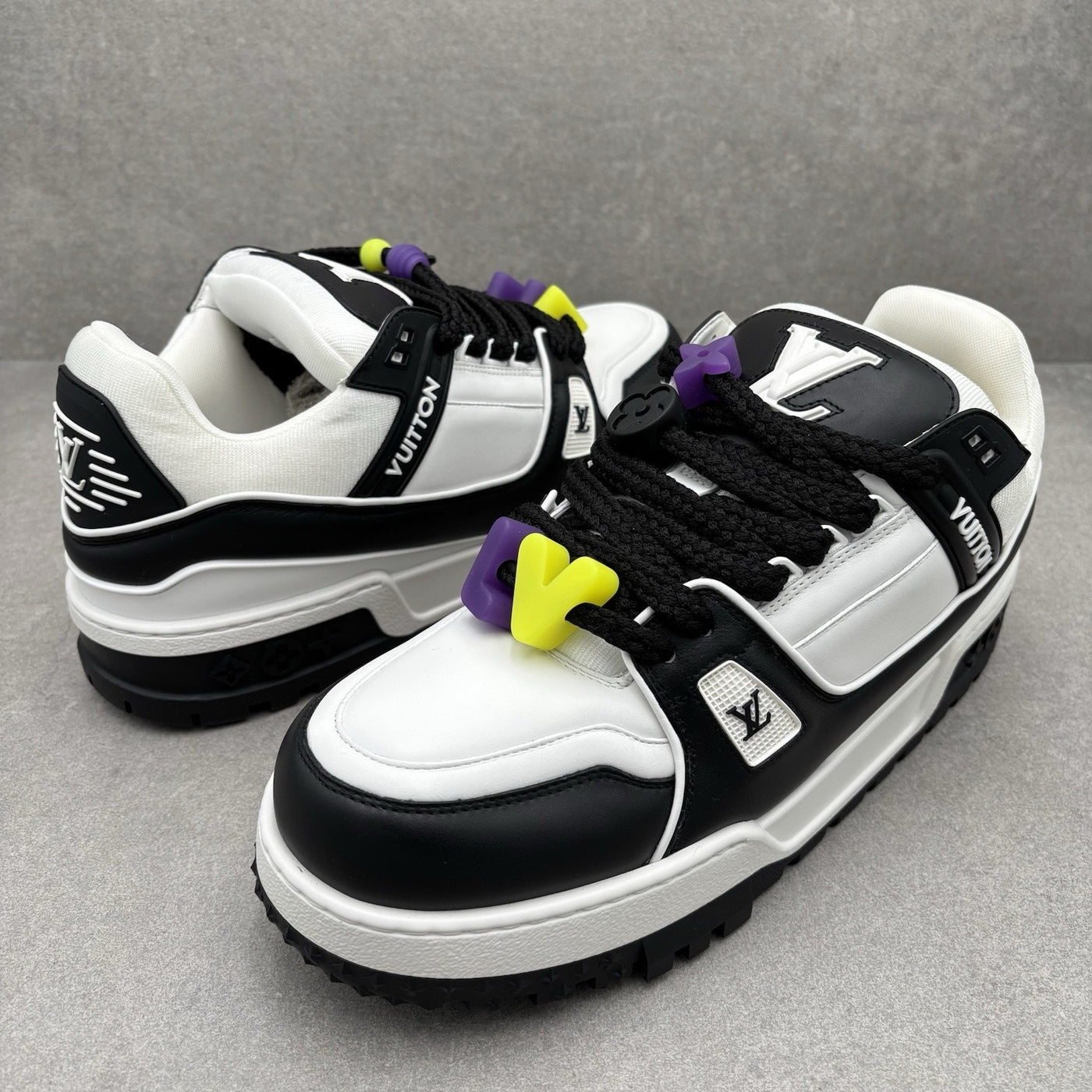 Maxi Black White