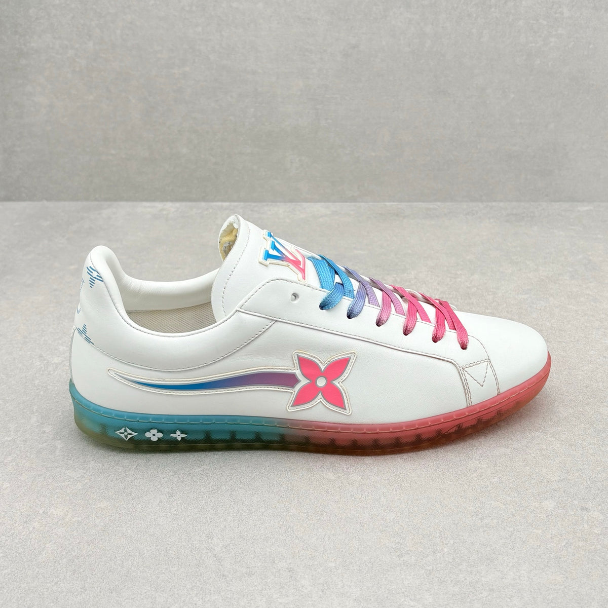 Luxembourg Samothrace White Pink Blue — photo 2