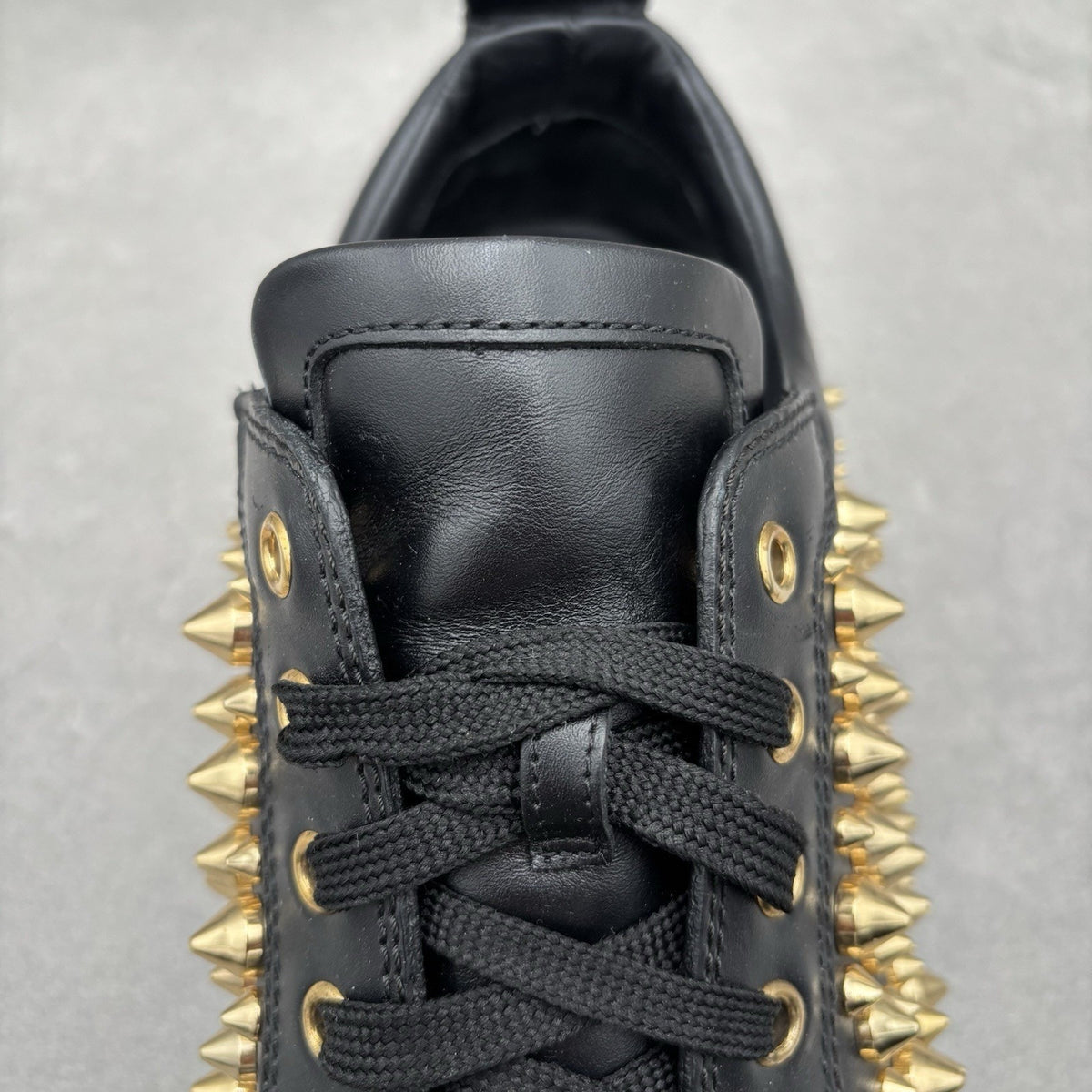 Low Spiked Sneaker Black Gold — photo 12