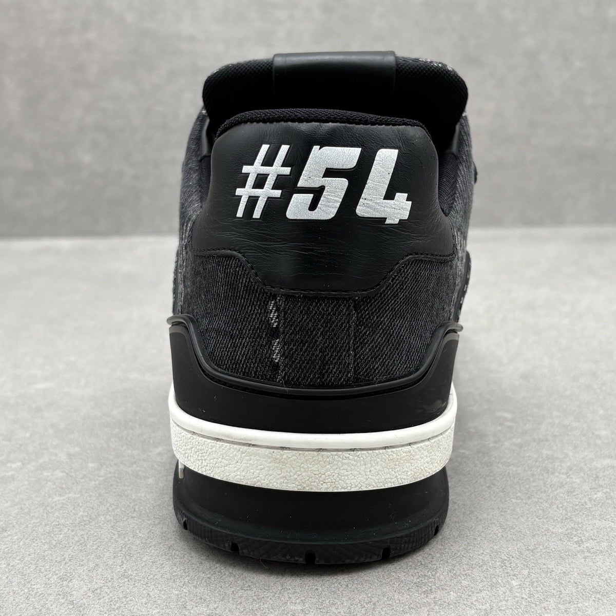 Trainer Black White — photo 9