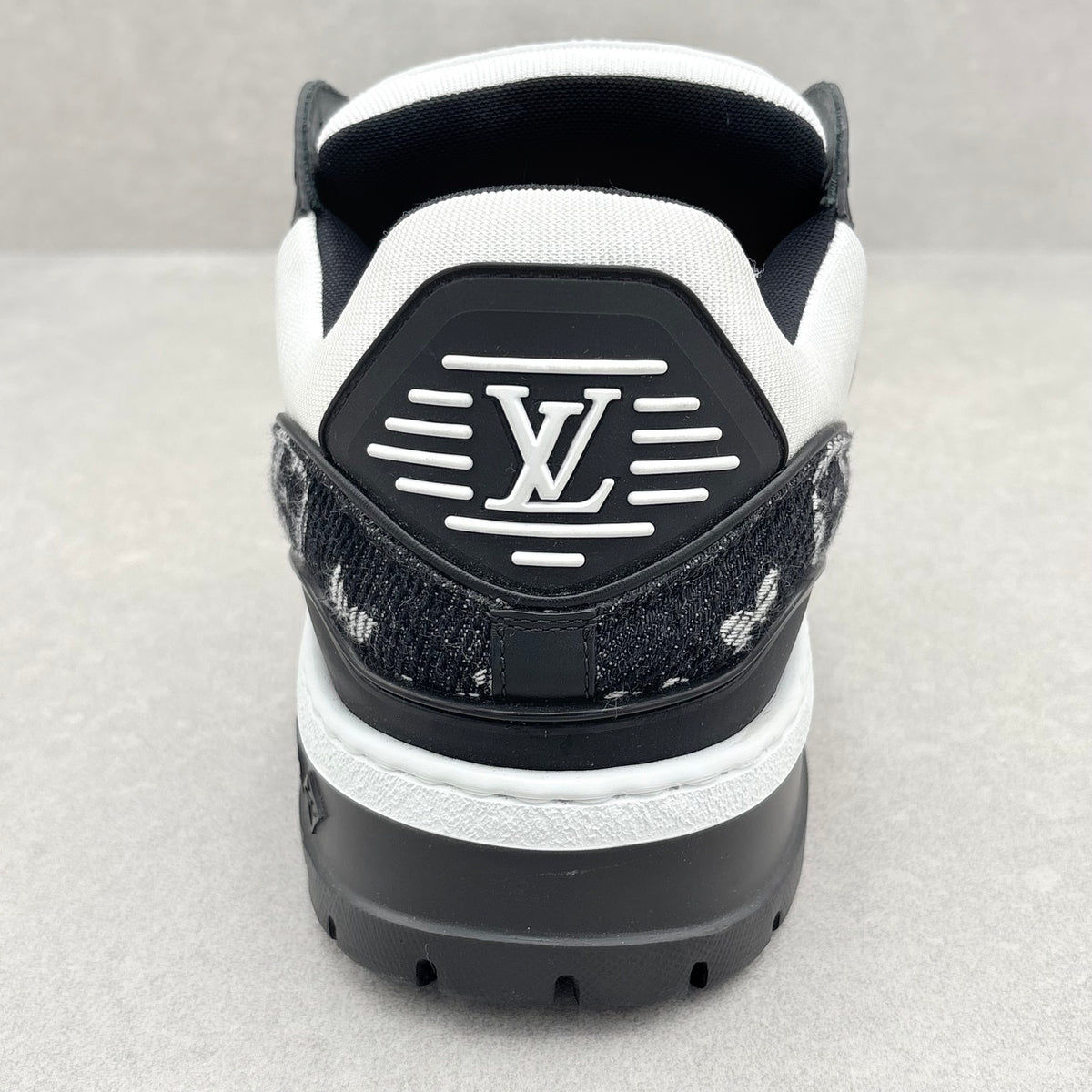 Louis Vuitton Denim Monogram Maxi Trainer Black White — photo 9