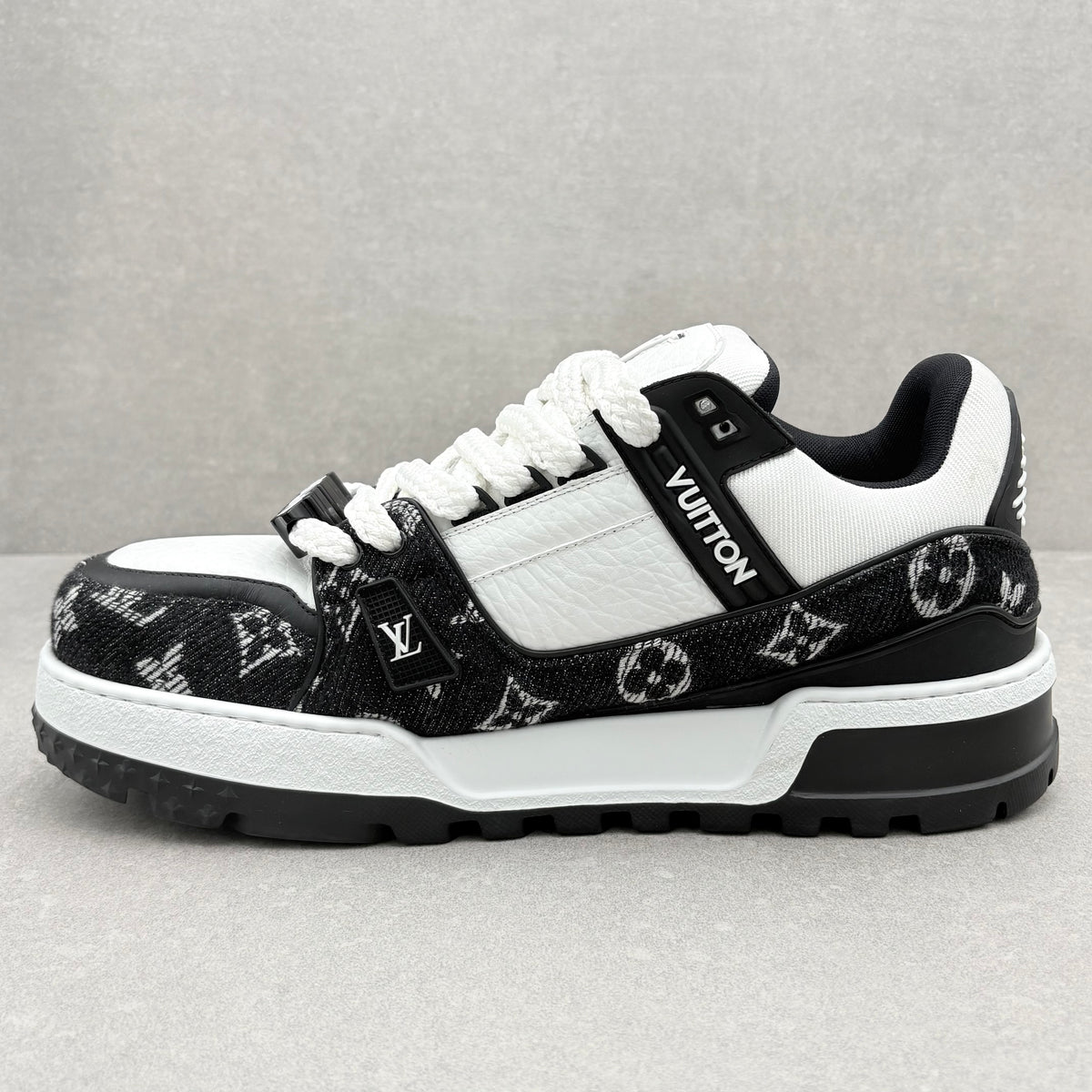 Louis Vuitton Denim Monogram Maxi Trainer Black White — photo 4