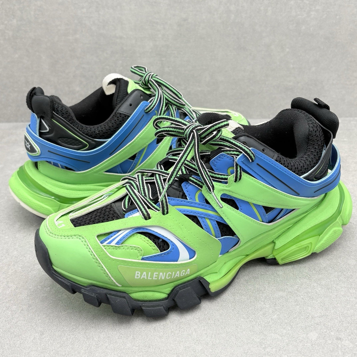 Track Blue Green
