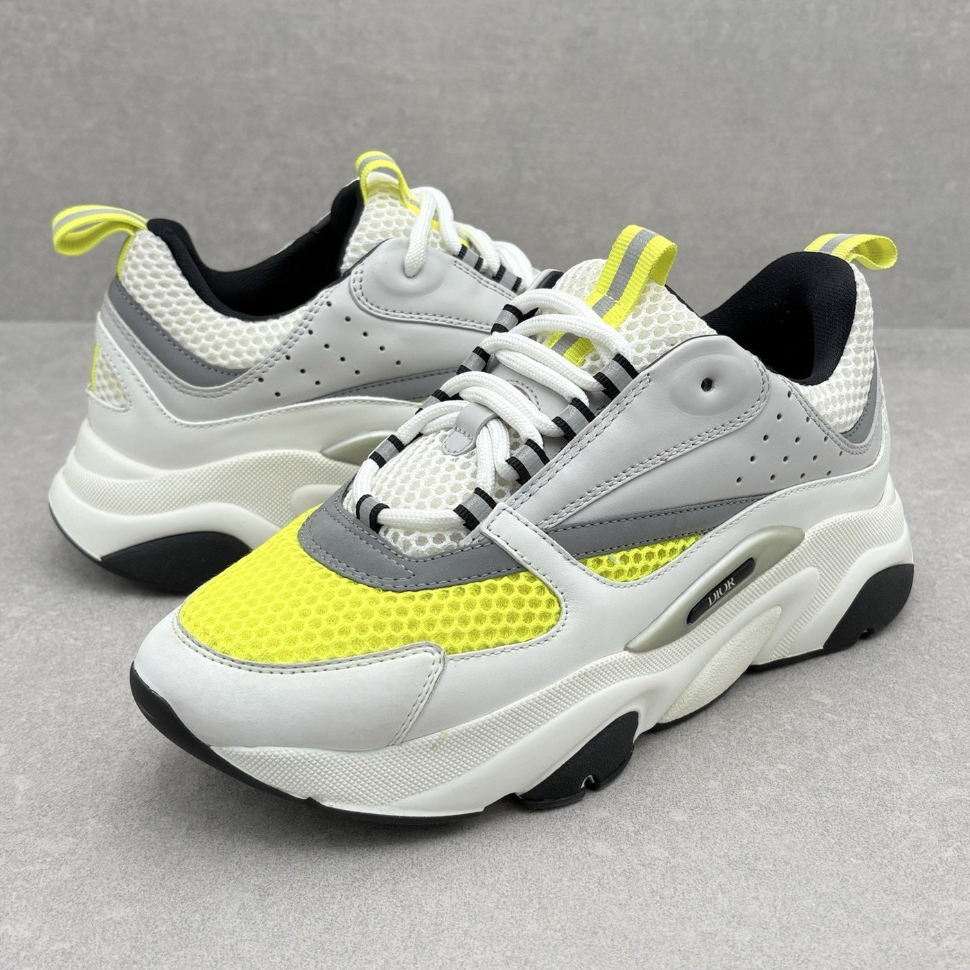 B22 White Yellow
