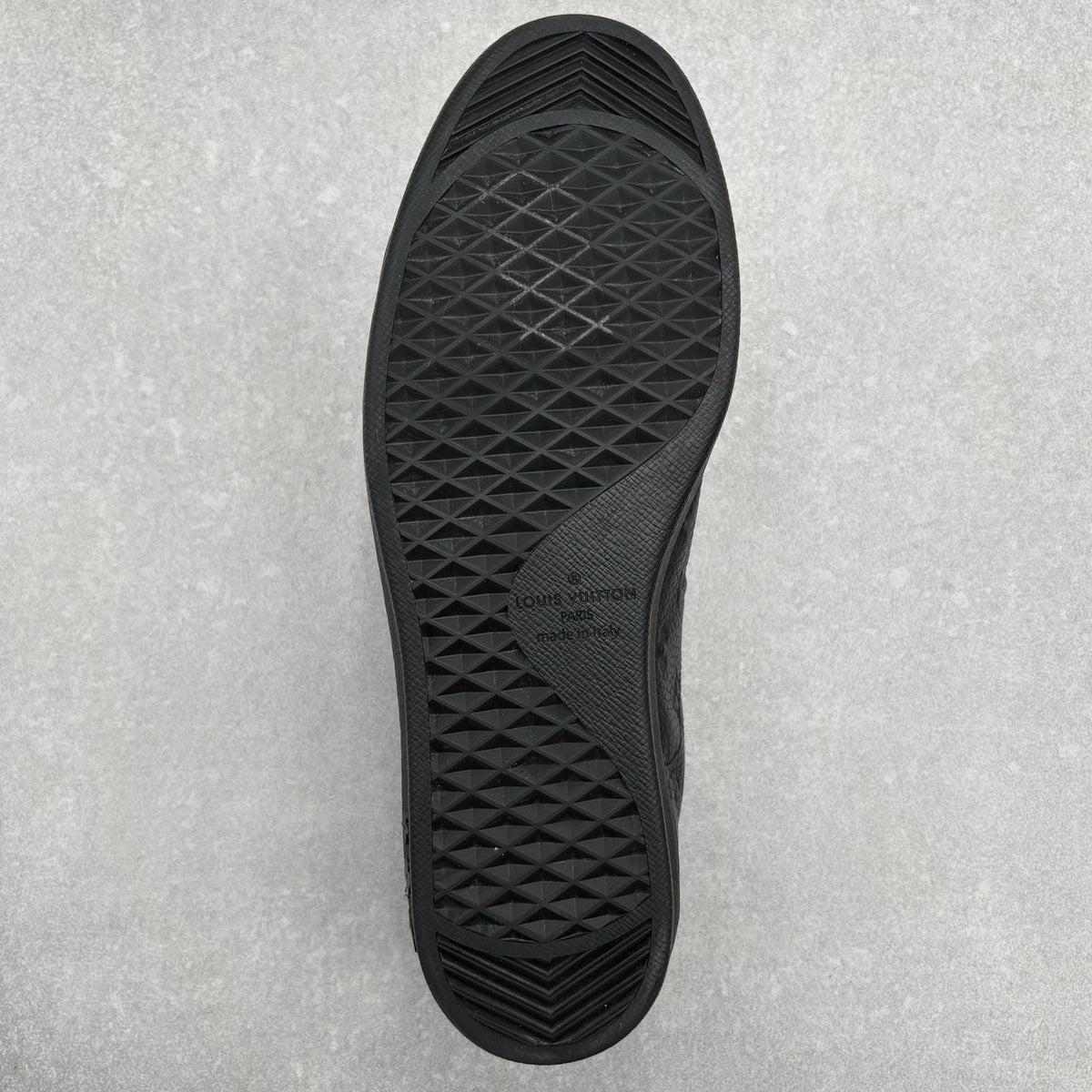 WORN ONCE! Louis Vuitton Luxembourg Monogram Sneaker Black — photo 7