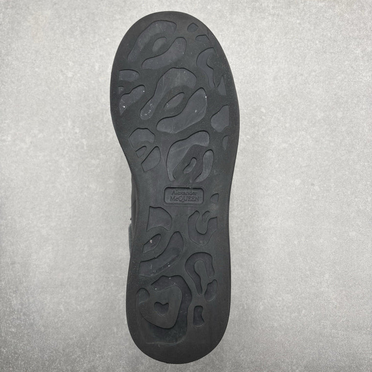 Oversized Sneaker Black Silver Holo — photo 11