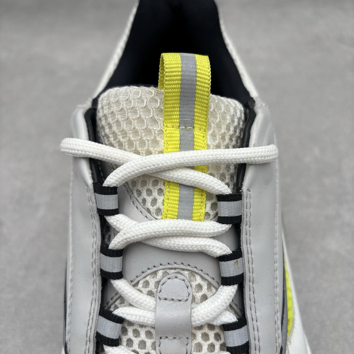 B22 White Yellow — photo 12
