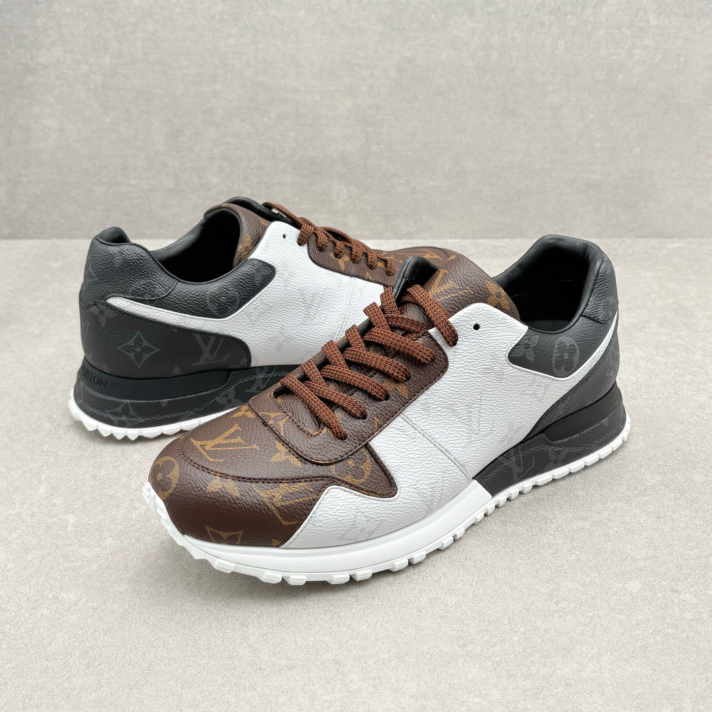 ONLY TRIED ON! Louis Vuitton Tri Color Run Away Low