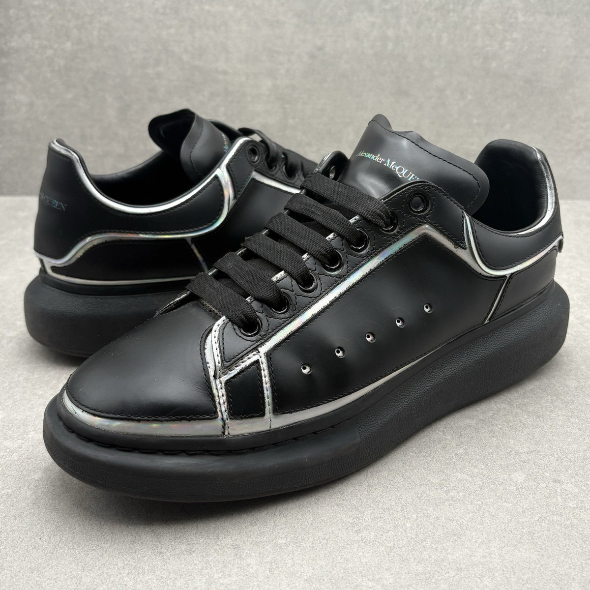 Oversized Sneaker Black Silver Holo