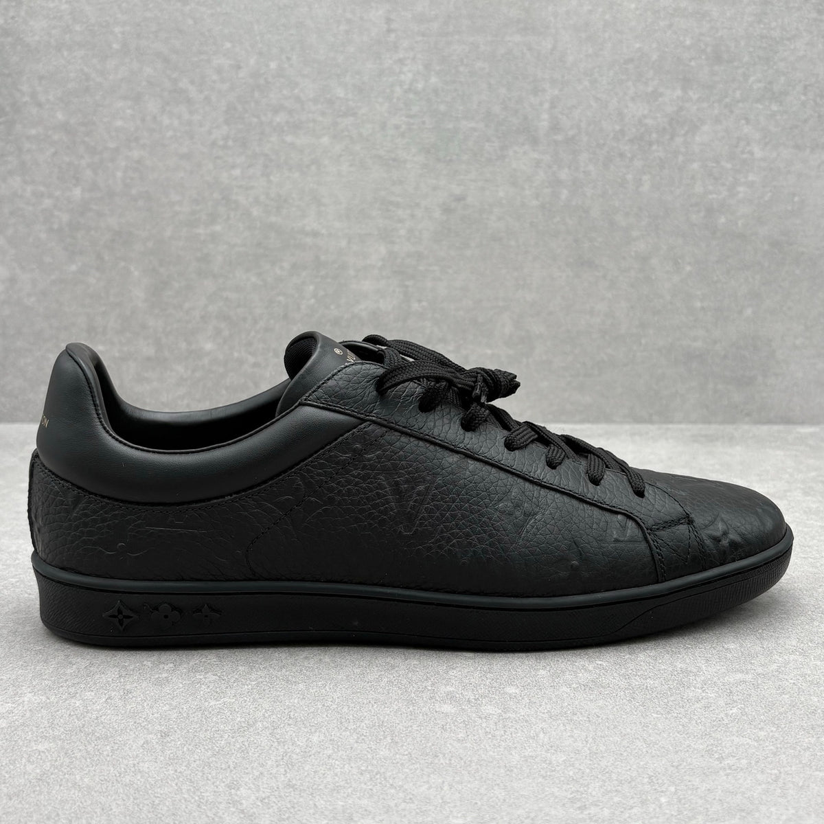 WORN ONCE! Louis Vuitton Luxembourg Monogram Sneaker Black — photo 2
