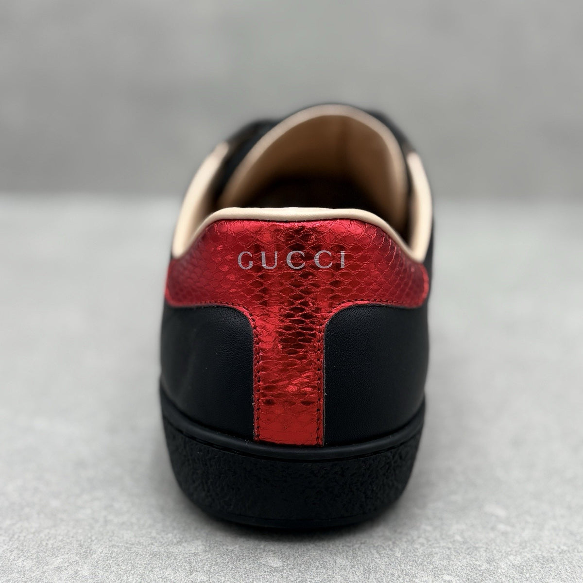 Ace Embroidered Bee Black — photo 9