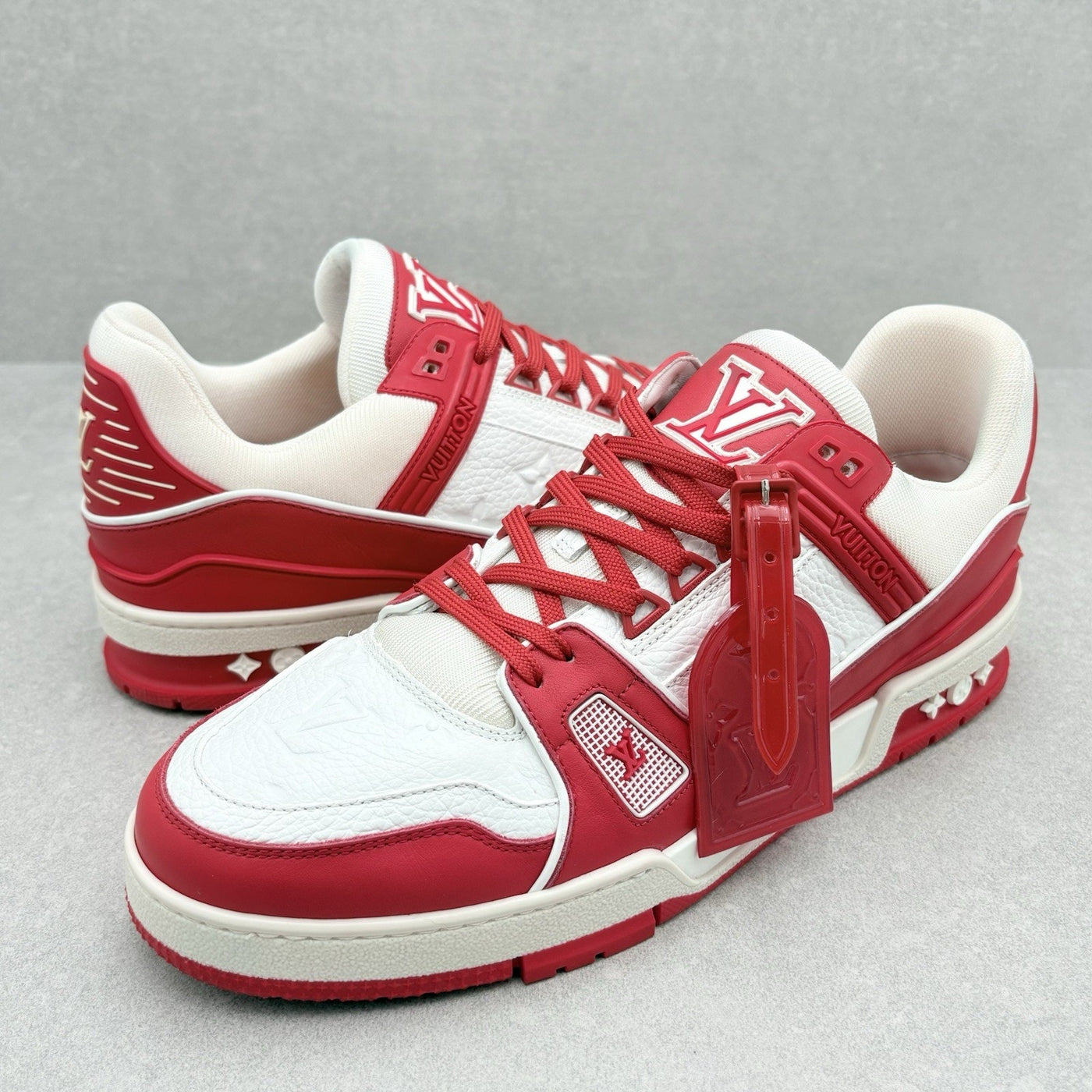 Trainer Red White