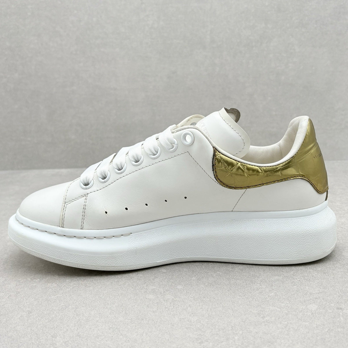 Oversized Sneaker Gold Crocodile — photo 4