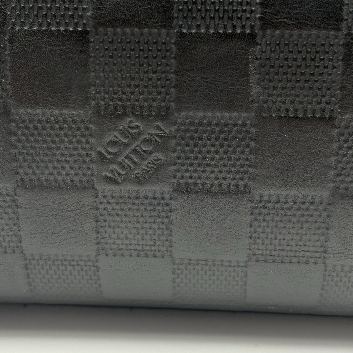 Damier Infini Discovery Messenger Bag MM Onyx Black — photo 4