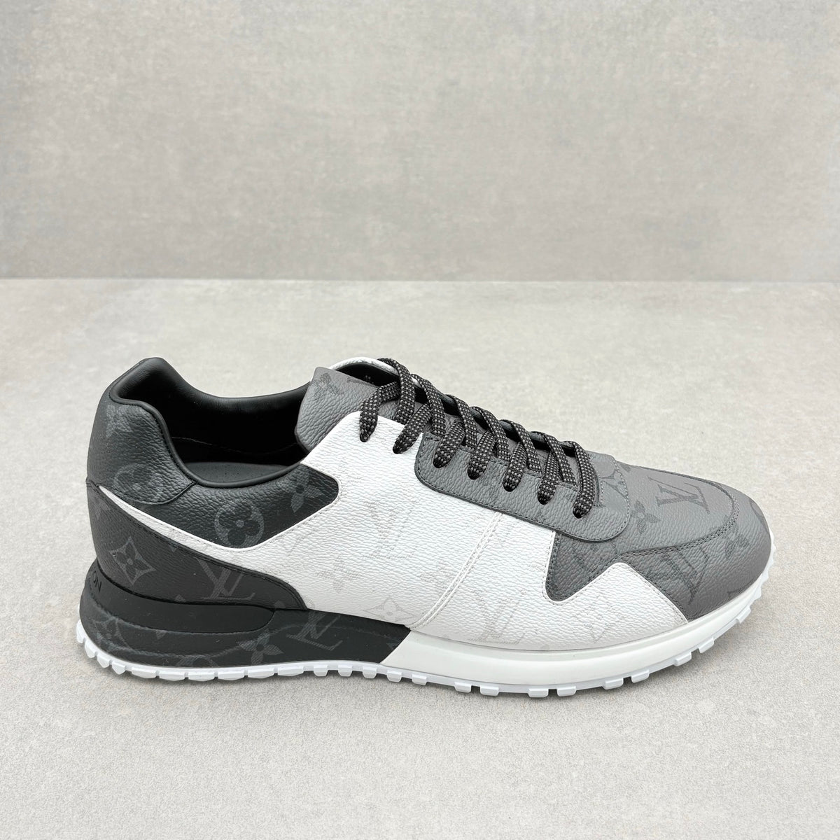 TRIED ON! Louis Vuitton Tri Color Run Away — photo 2