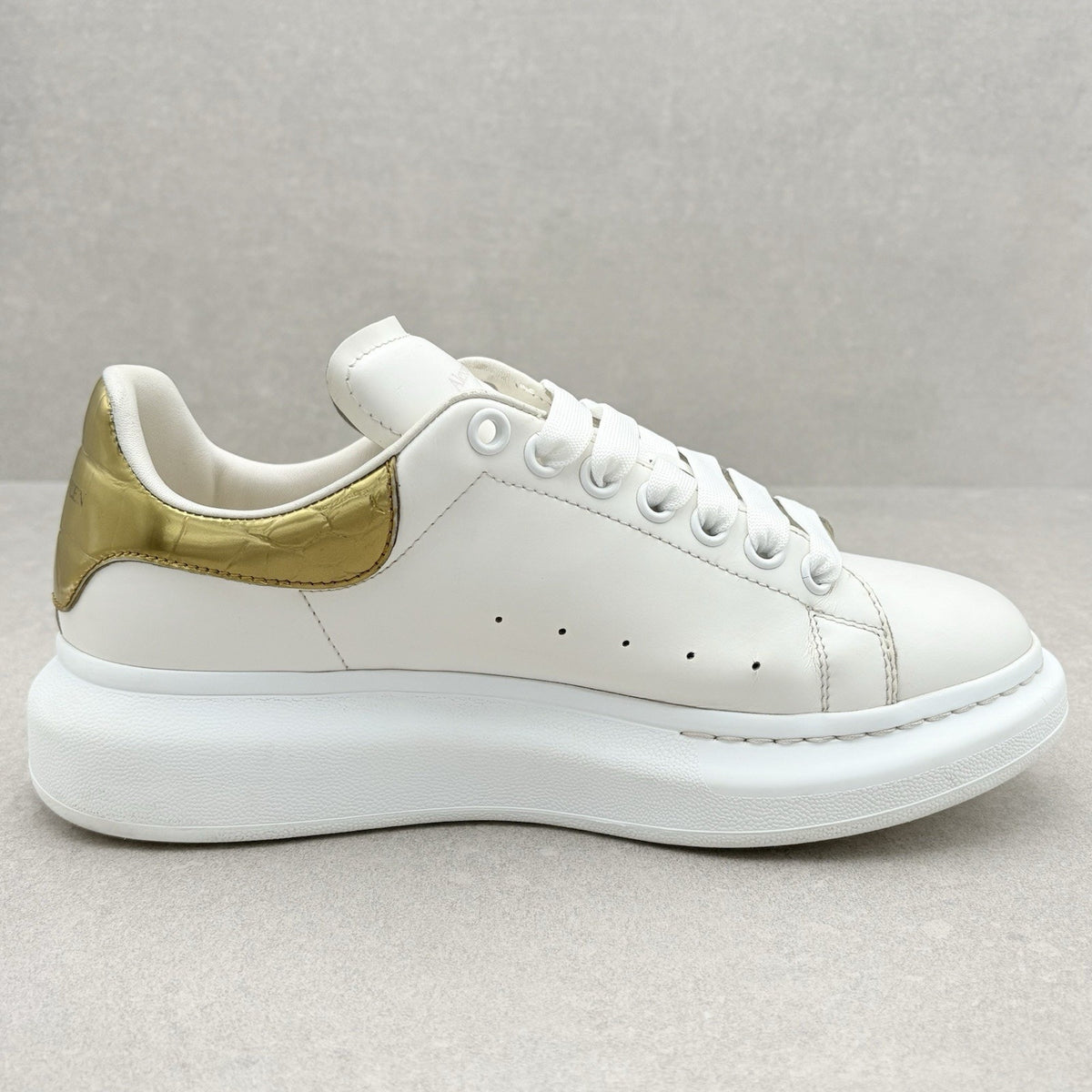 Oversized Sneaker Gold Crocodile — photo 10