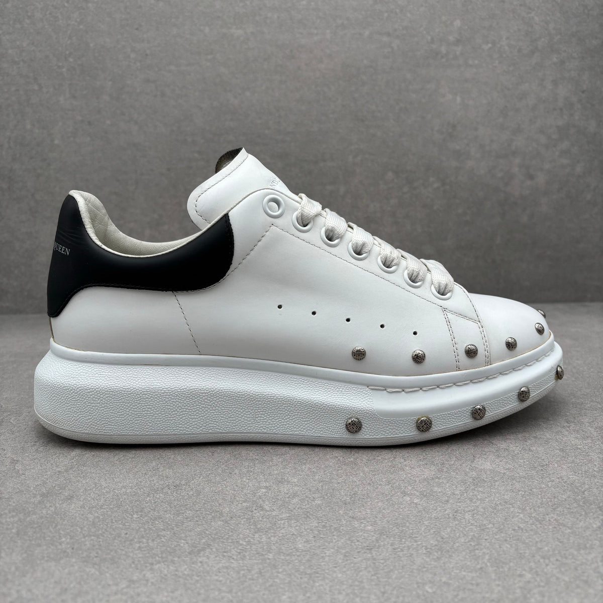 Oversized Studded White Black — photo 2