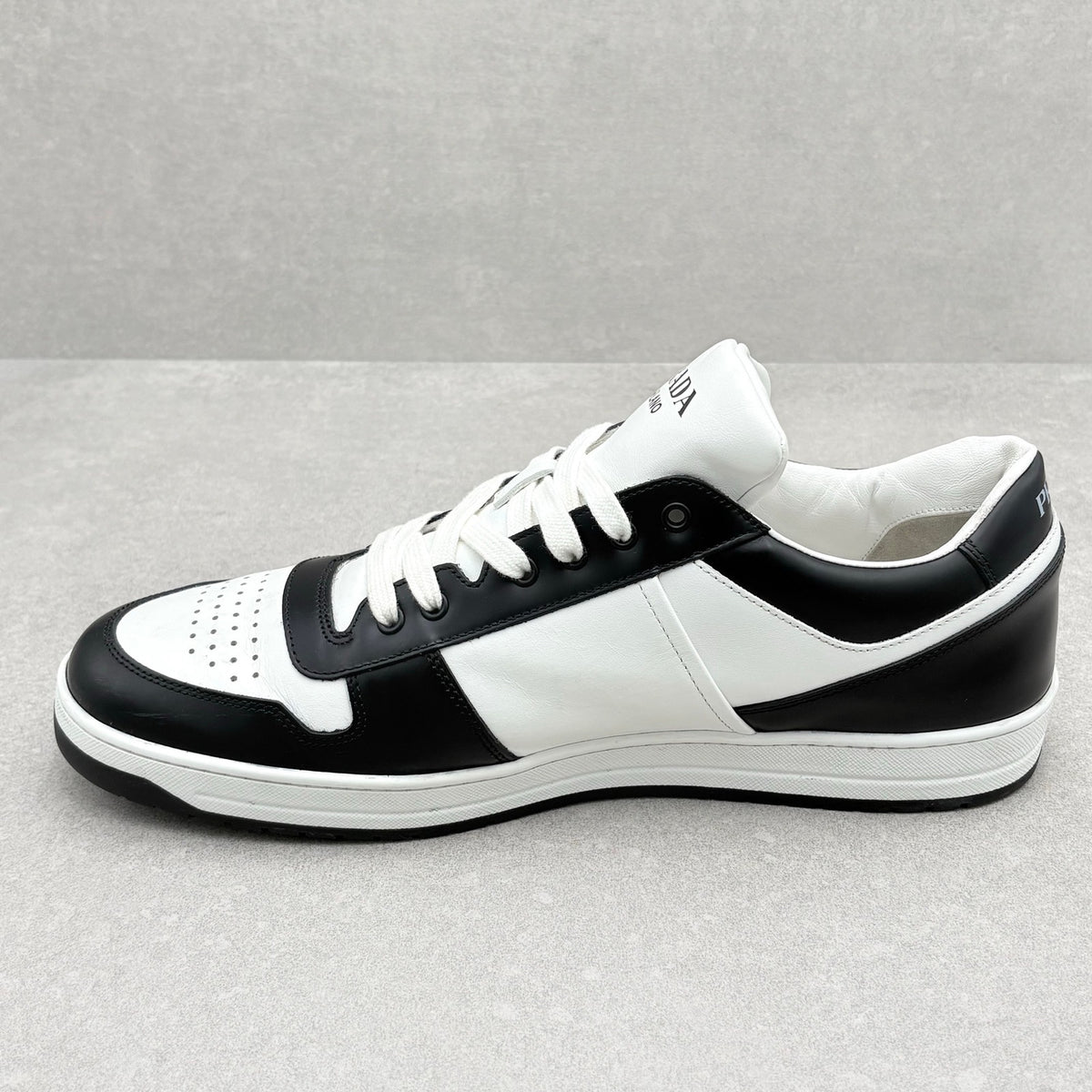 Downtown Low Leather Sneaker Black White — photo 4