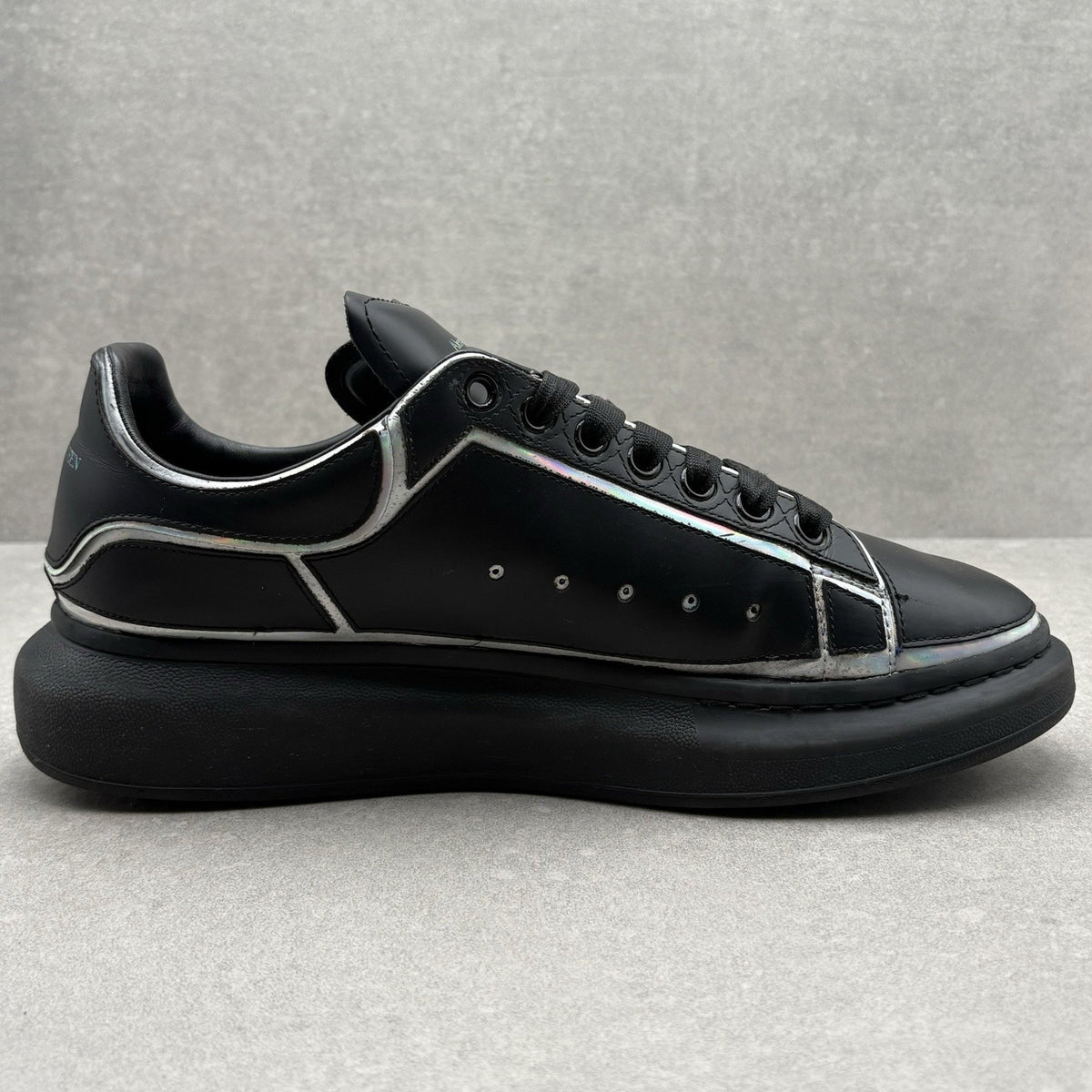 Oversized Sneaker Black Silver Holo — photo 9