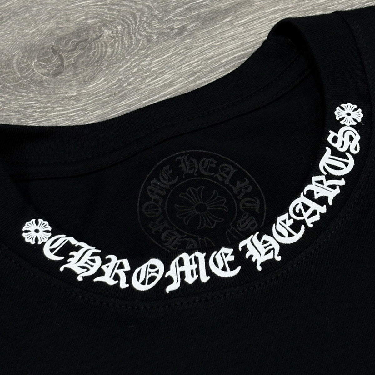 Neck & Vertical Logo Long Sleeve Black — photo 5