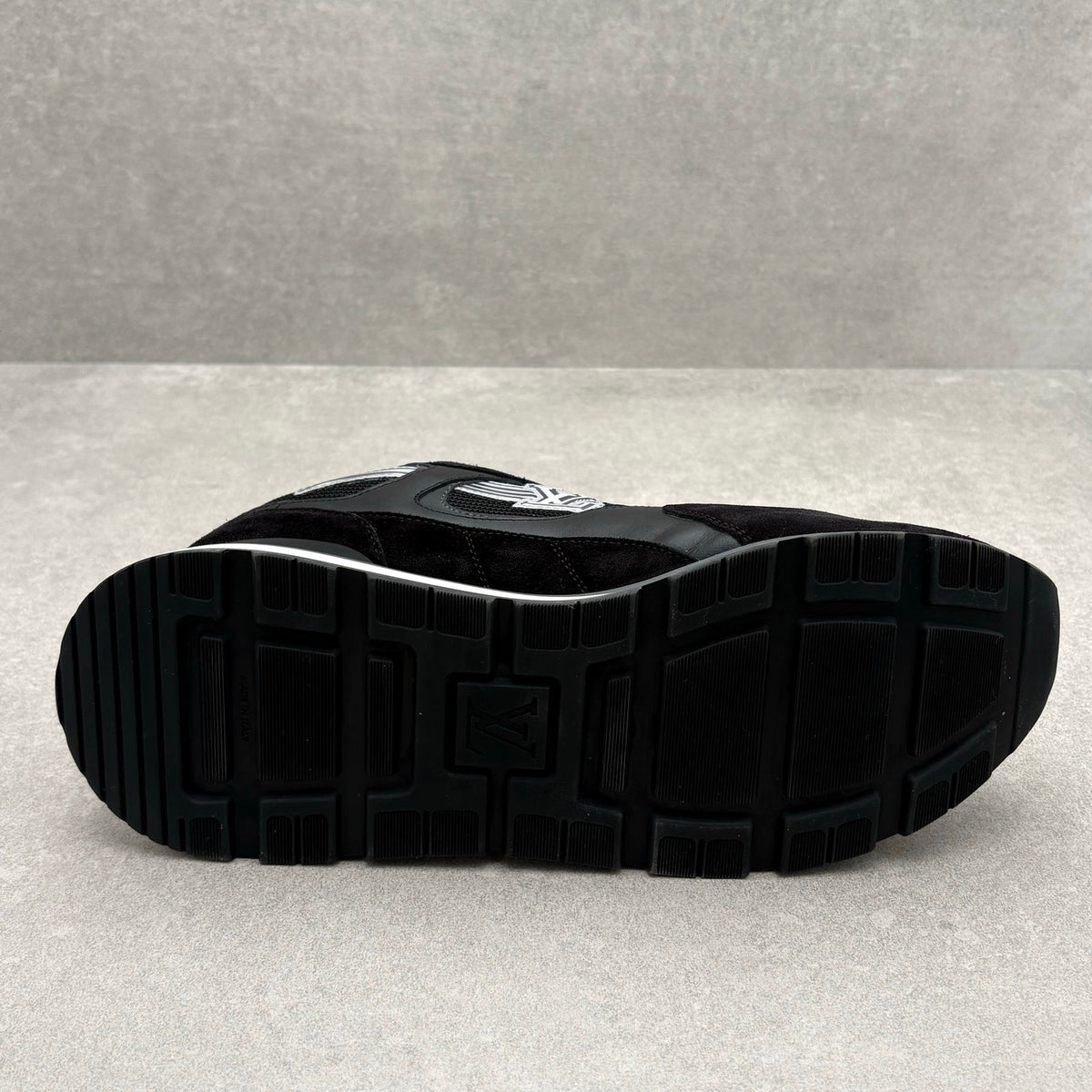 ONLY WORN ONCE! Louis Vuitton Run Away Low — photo 12