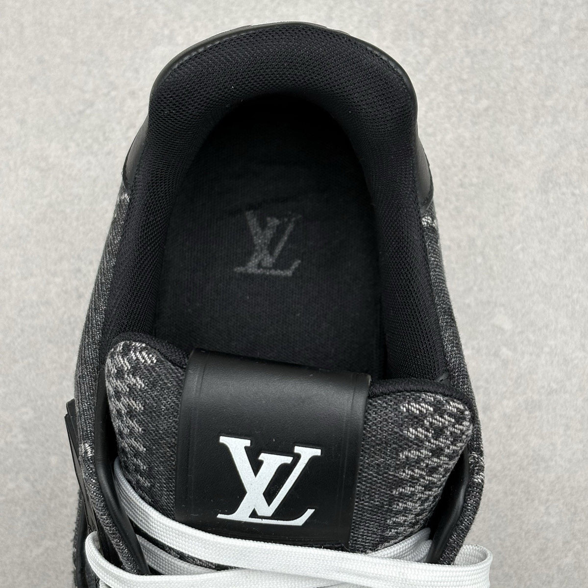 Trainer Black White — photo 6