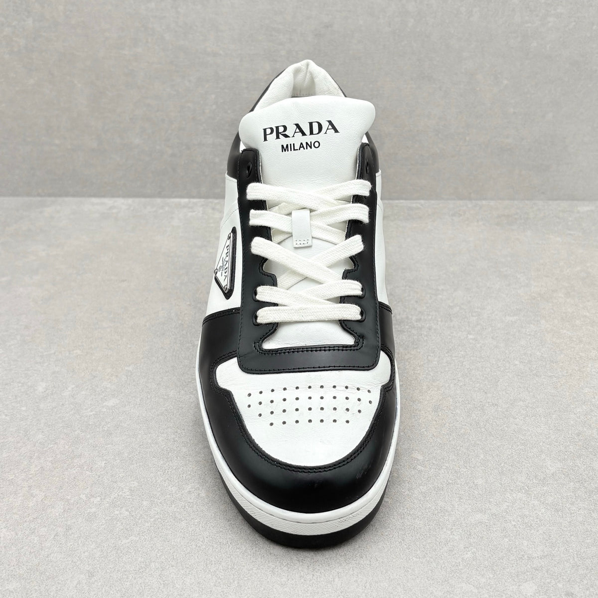 Downtown Low Leather Sneaker Black White — photo 11