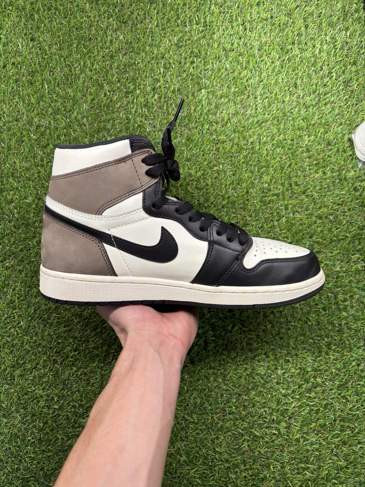 Size 9 - Jordan 1 Retro OG High Dark Mocha | EXCELLENT CONDITION!