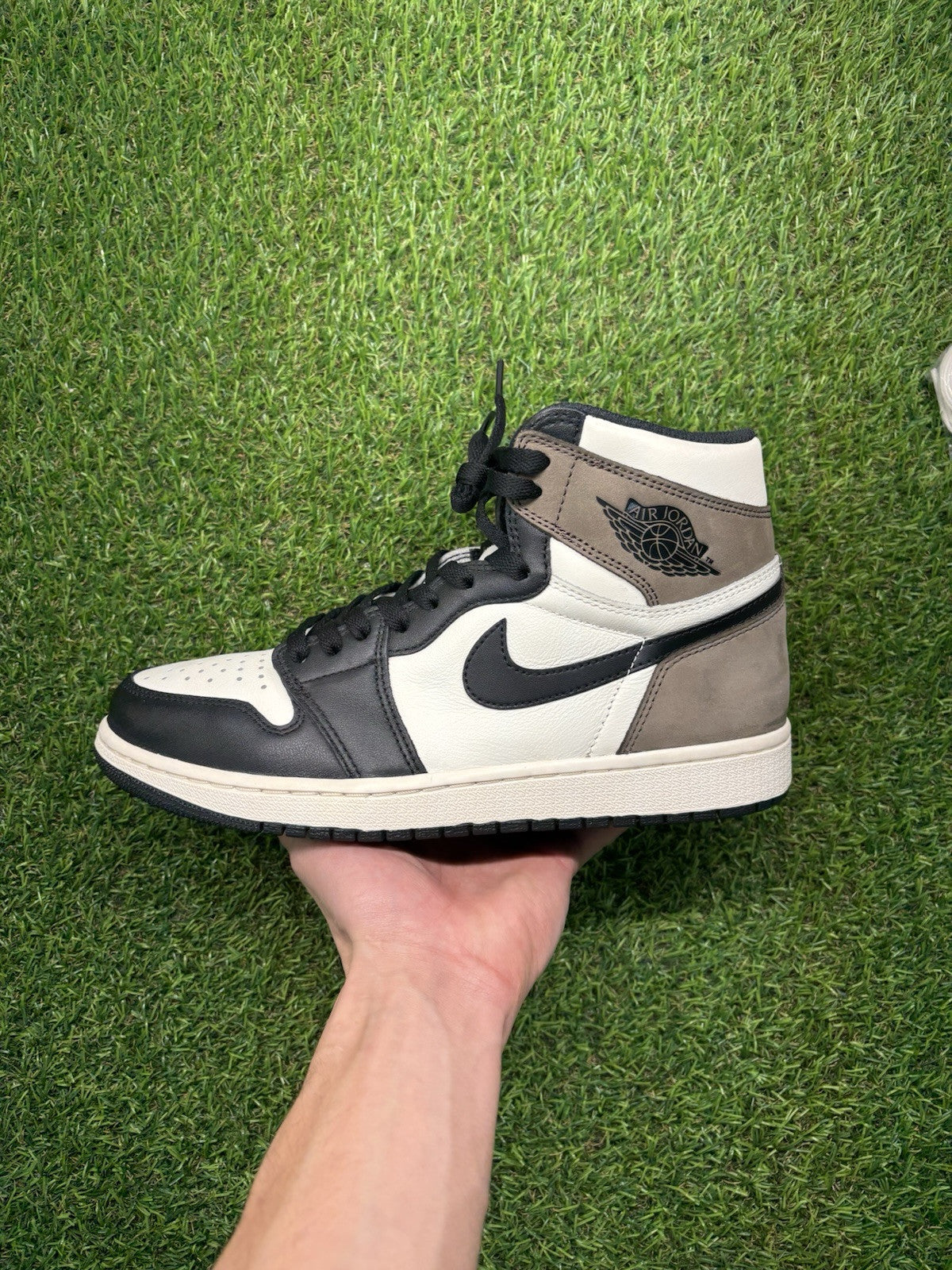 Size 9 - Jordan 1 Retro OG High Dark Mocha | EXCELLENT CONDITION!