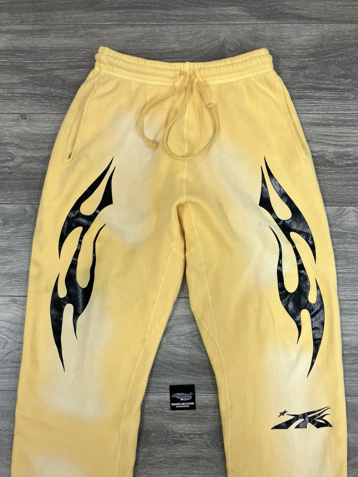 Size Large - Hellstar Sweatpants Mens Yellow Fleece Lined Sportswear | GOOD COND