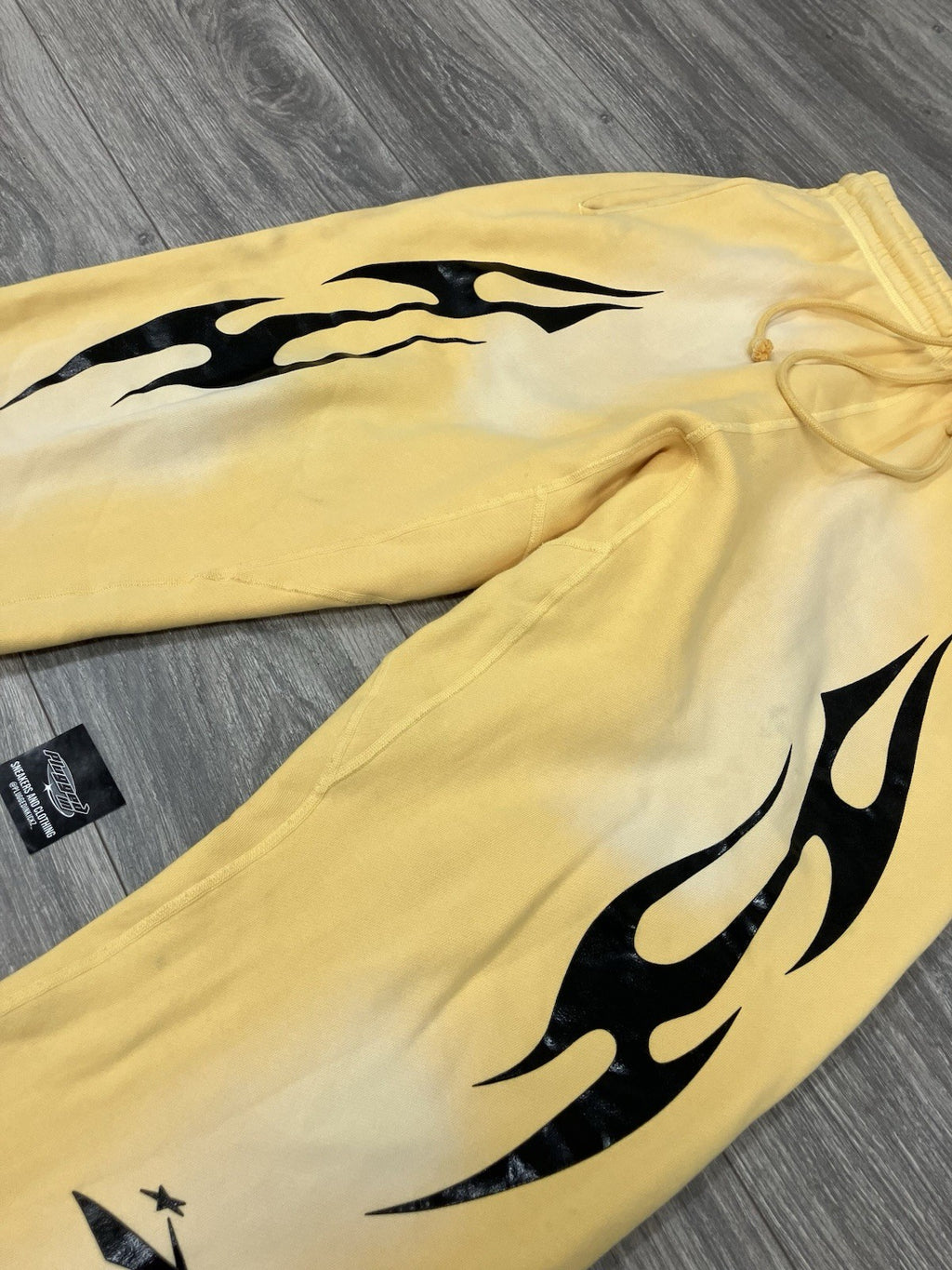 Size Large - Hellstar Sweatpants Mens Yellow Fleece Lined Sportswear | GOOD COND