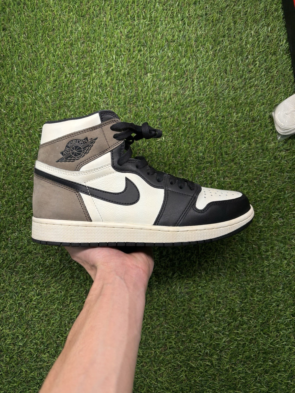 Size 9 - Jordan 1 Retro OG High Dark Mocha | EXCELLENT CONDITION!
